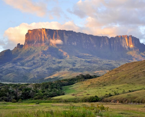 Kukenan_Tepuy_at_Sunset