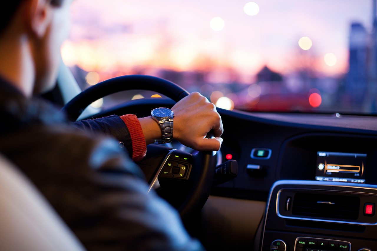 driving-7351259_1280